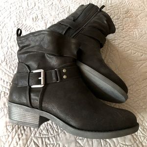 Like new Torrid size 11 black faux suede boot